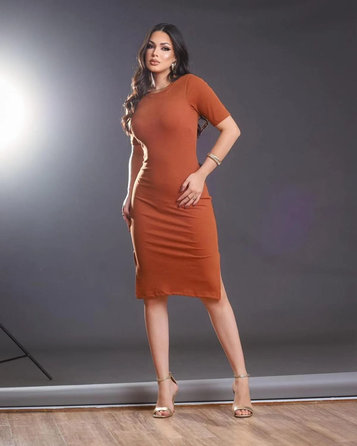 Vestido canelado liso com fenda Lateral - Foto 1 - FC Takalu